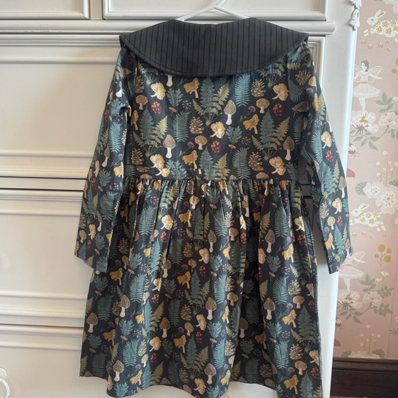 Kate Quinn Long sleeve wide collar button dress | black autumn botanical - Picture 4 of 6